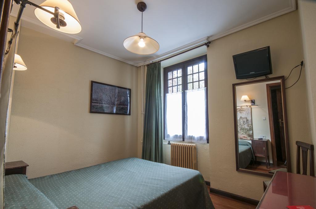 Hostal Ayestaran II Lekunberri Zewnętrze zdjęcie