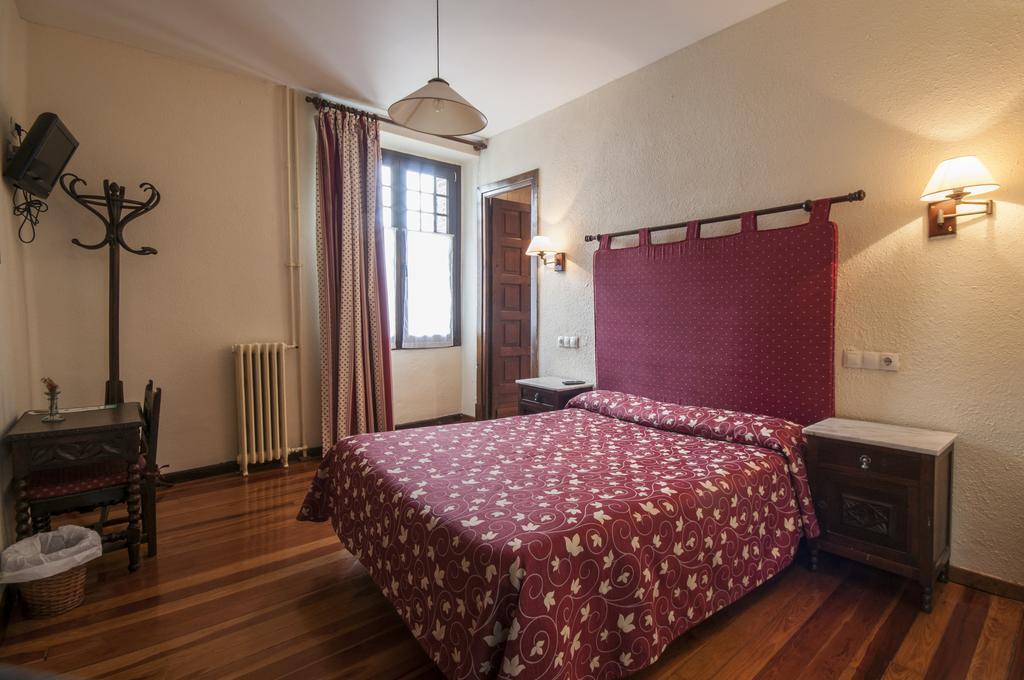 Hostal Ayestaran II Lekunberri Zewnętrze zdjęcie